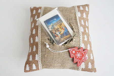  Komplet świąteczny – opłatki wigilijne i sianko w jutowej poduszce 