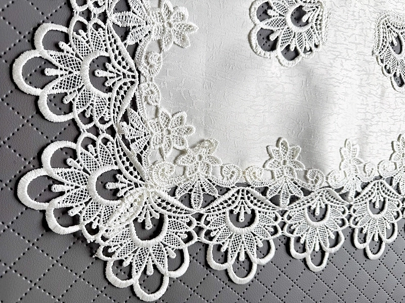 Bieżnik haftowany na Boże Narodzenie to elegancka dekoracja stołu wymiar 40x85cm pol_pl_Brokatowy-obrus-swiateczny-z-gwiazda-betlejemska-plamoodporny-polski-140x300-cm-299_3