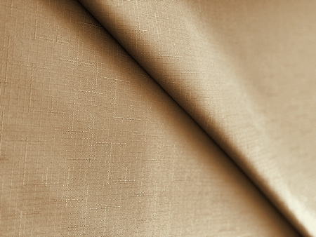 Kupon tkanina plamoodpornej brązowej w delikatny wzór w kreseczki o wymiarach 140x160cm