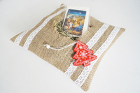 Elegancki zestaw wigilijny – opłatki i sianko w jutowej poduszce