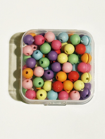 Koraliki 7 mm w pudełku 20 g to mix kolorów | Praktyczne pudełko 50×50 mm