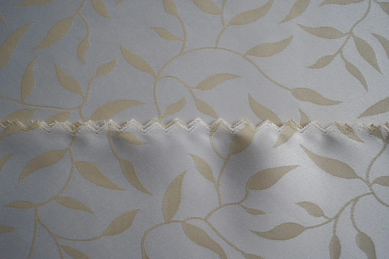 Obrus plamoodporny w kratkę na stół. Produkt Polski pol_pl_Swiateczny-bieznik-plamoodporny-w-brokatowe-srebrne-gwiazdki-Wymiar-65x160cm-461_4