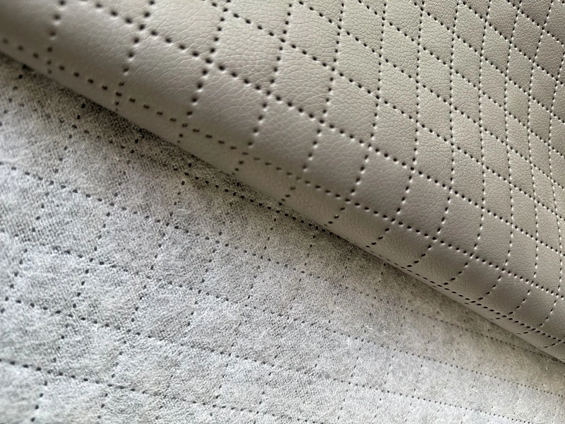 Ekoskóra Pikowana Karo 2 cm z Podbitką z Owaty.  pol_pl_Tkanina-plamoodporna-kremowa-w-delikatny-wzor-w-kreseczki-410_3