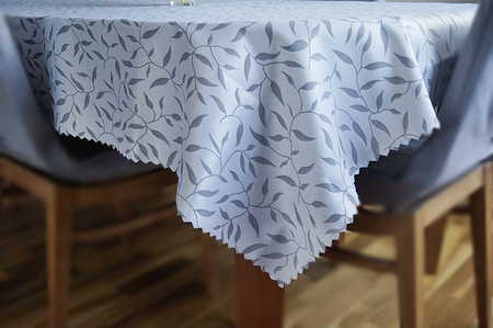 Bieżnik plamoodporny w listki grafitowe o wymiarach 40x140cm 