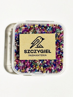 Szklane kawałki dekoracyjne 2–6 mm 30 g – mix kolorów, efekt brokatu | Pudełko 50×50 mm