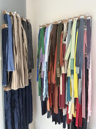  Zamek odzieżowy rozdzielczy plastikowy do kurtki bluzy śpiworka| 45cm.