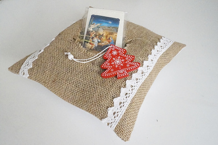 Świąteczny zestaw – opłatki i sianko wigilijne w poduszce jutowej 