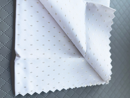 Obrus plamoodporny świąteczny w złote kropki   Wymiar: 140x180cm.