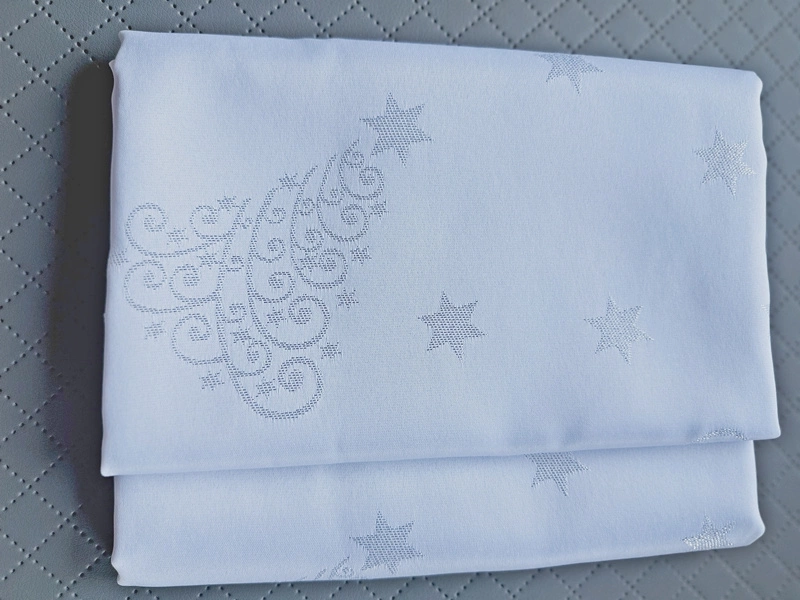 Tkanina obrusowa świąteczna dwustronna brokatowa w choinki – plamoodporna, elegancka tkanina na obrus bożonarodzeniowy pol_pl_Tkanina-obrusowa-swiateczna-dwustronna-brokatowa-w-choinki-plamoodporna-elegancka-tkanina-na-obrus-bozonarodzeniowy-295_2