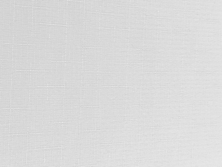 Tkanina plamoodporna biała w delikatny wzór w kreseczki