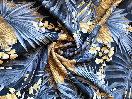 Tkanina obrusowa w szare liście-elegancja w każdym detalu