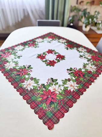   Świąteczny bieżnik ze wzorem gwiazdy betlejemskiej.  Wymiar: 85x85cm.