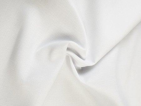 Tkanina plamoodporna biała w delikatny wzór w kreseczki