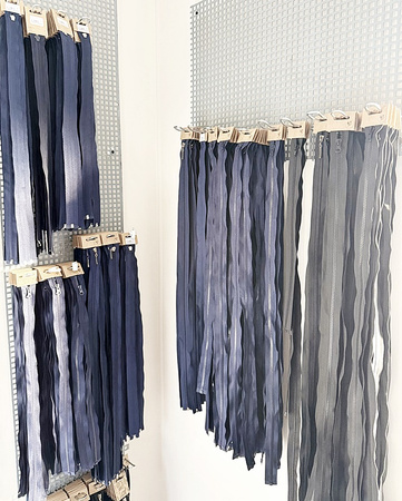 Mocny zamek żyłkowy z plastiku do kurtek i pokrowców | 50 cm.