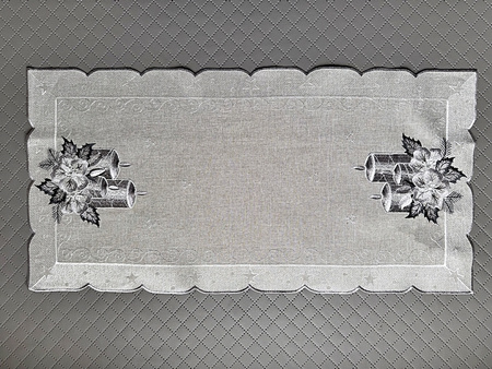 Bieżniki haftowane na Święta to tradycyjny styl i precyzja  Wymiar:35x70cm