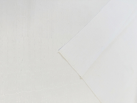 Tkanina plamoodporna biała II w delikatny wzór w kreseczki 