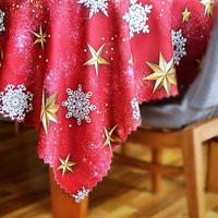 Obrus świąteczny plamoodporny – Elegancki obrus z choinkami idealny na świąteczny stół.   Wymiar: 100x140cm.