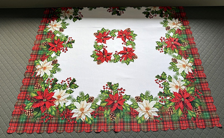   Świąteczny bieżnik ze wzorem gwiazdy betlejemskiej.  Wymiar: 85x85cm.