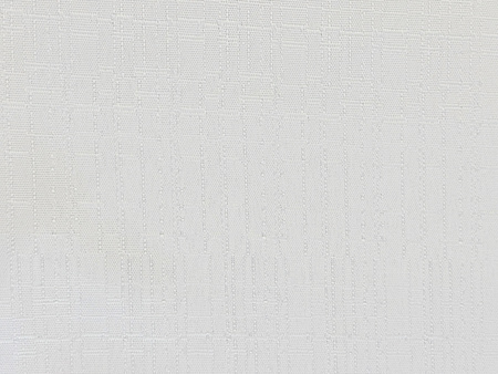 Tkanina plamoodporna biała II w delikatny wzór w kreseczki 
