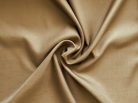 Kupon tkanina plamoodpornej brązowej w delikatny wzór w kreseczki o wymiarach 170x160cm