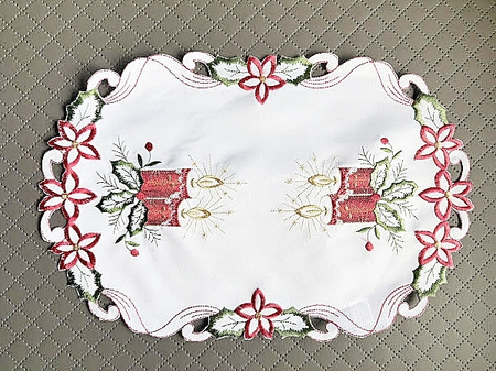 Haftowany bieżnik w czerwono-zielone wzory. Stwórz magiczną atmosferę Świąt.  Wymiar: 30x45cm.