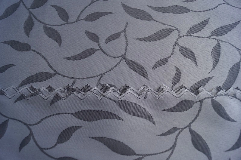 Obrus plamoodporny w kratkę na stół. Produkt Polski pol_pl_Swiateczny-bieznik-plamoodporny-w-brokatowe-srebrne-gwiazdki-Wymiar-65x160cm-461_4