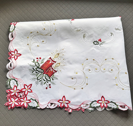 Bieżnik świąteczny haftowany na Boże Narodzenie do Twojego domu  Wymiar: 85x85cm.