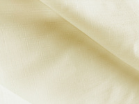 Tkanina plamoodporna kremowa w delikatny wzór w kreseczki